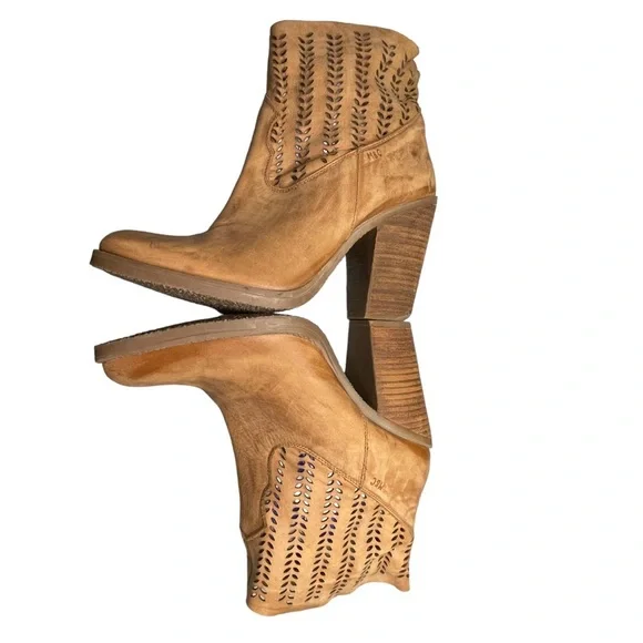 Musse & Cloud Ankle Bootie Suede Laser Cut Anthropology Sz 10 - Picture 3 of 10